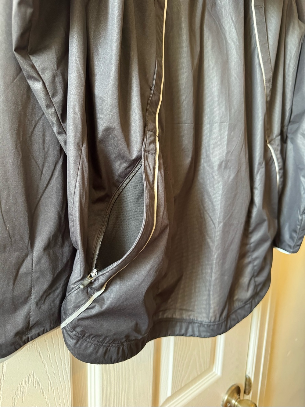 Nike Shield Running Jacket - Picture 6 of 8